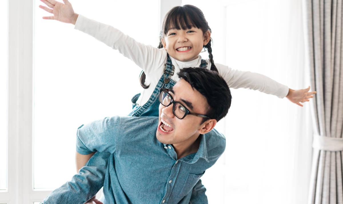 Seorang ayah dan anak perempuannya