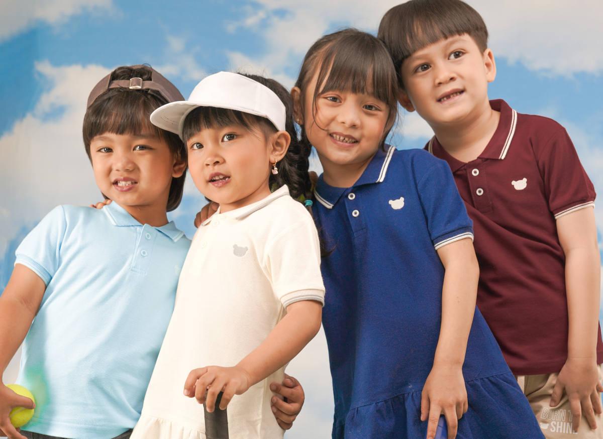 Anak dengan baju olahraga