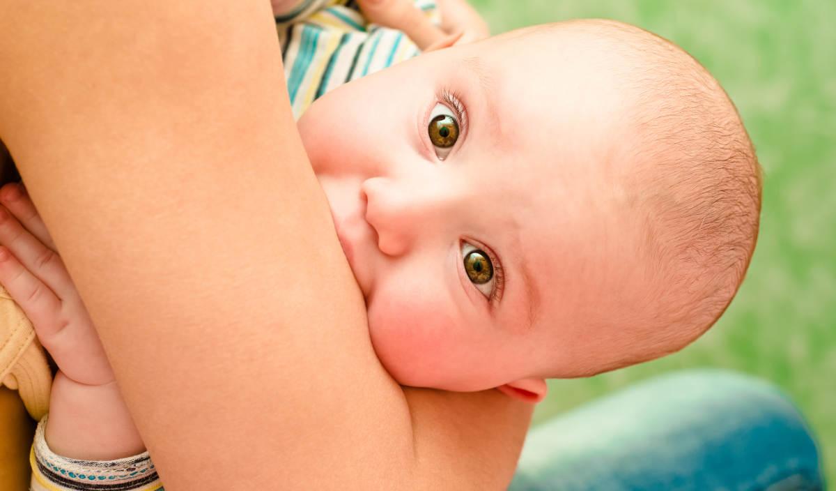 Bayi mengngigit puting saat menyusu