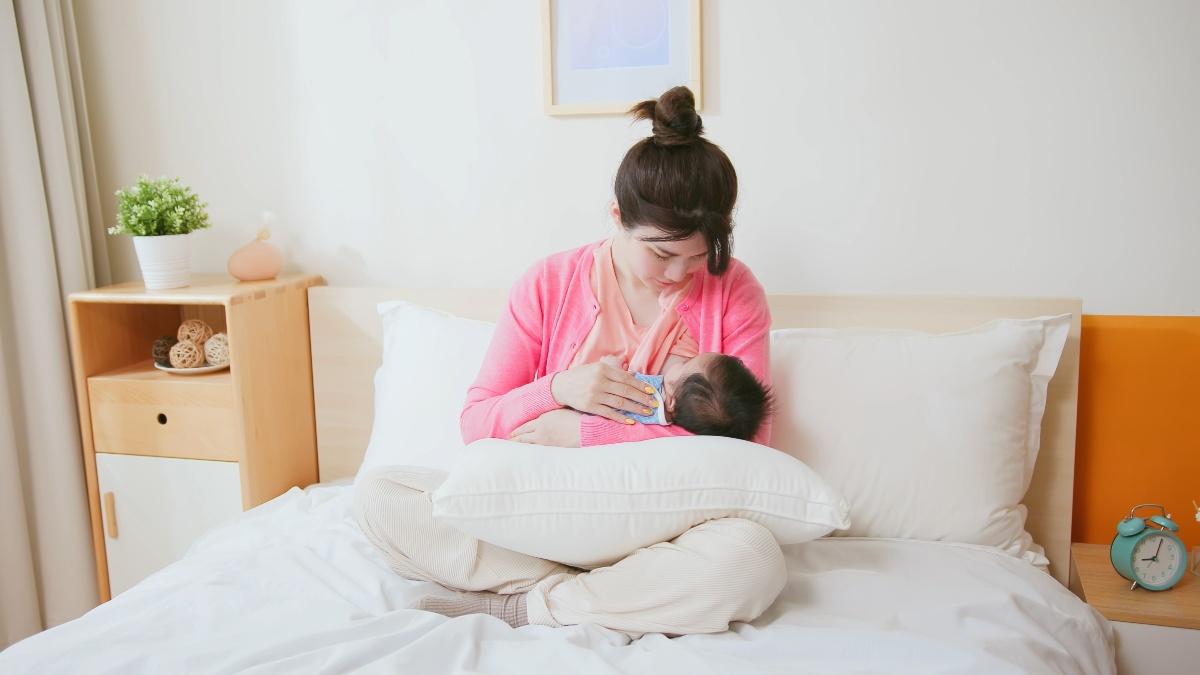 Tips Menyusui Bayi Baru Lahir sampai Usia 6 Bulan