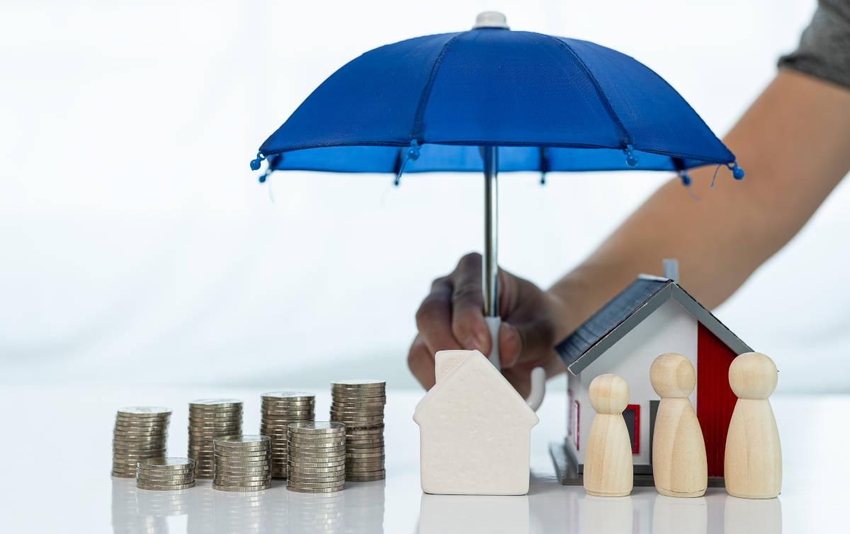 Ilustrasi perlindungan keluarga dengan asuransi