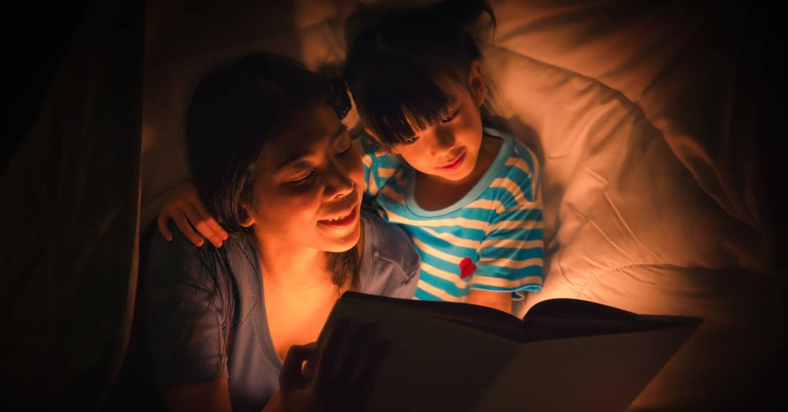 Manfaat Membaca Dongeng Sebelum Tidur bagi Anak
