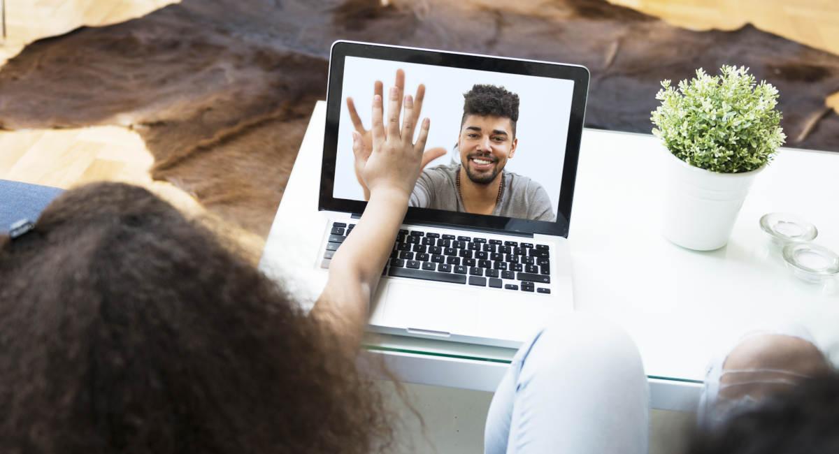 Ayah video call dengan ayahnya