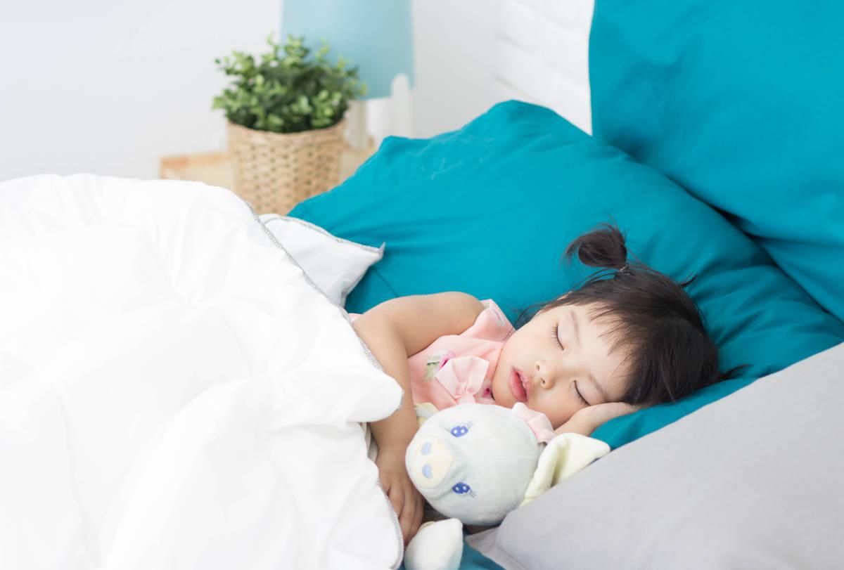 Anak sedang tidur nyenyak