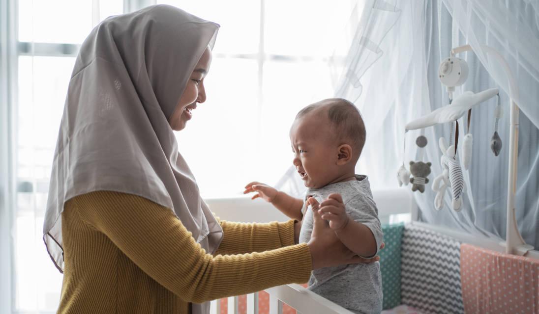 Si Kecil Nempel Terus? Ikuti 5 Tips Mengatasi Separation Anxiety!